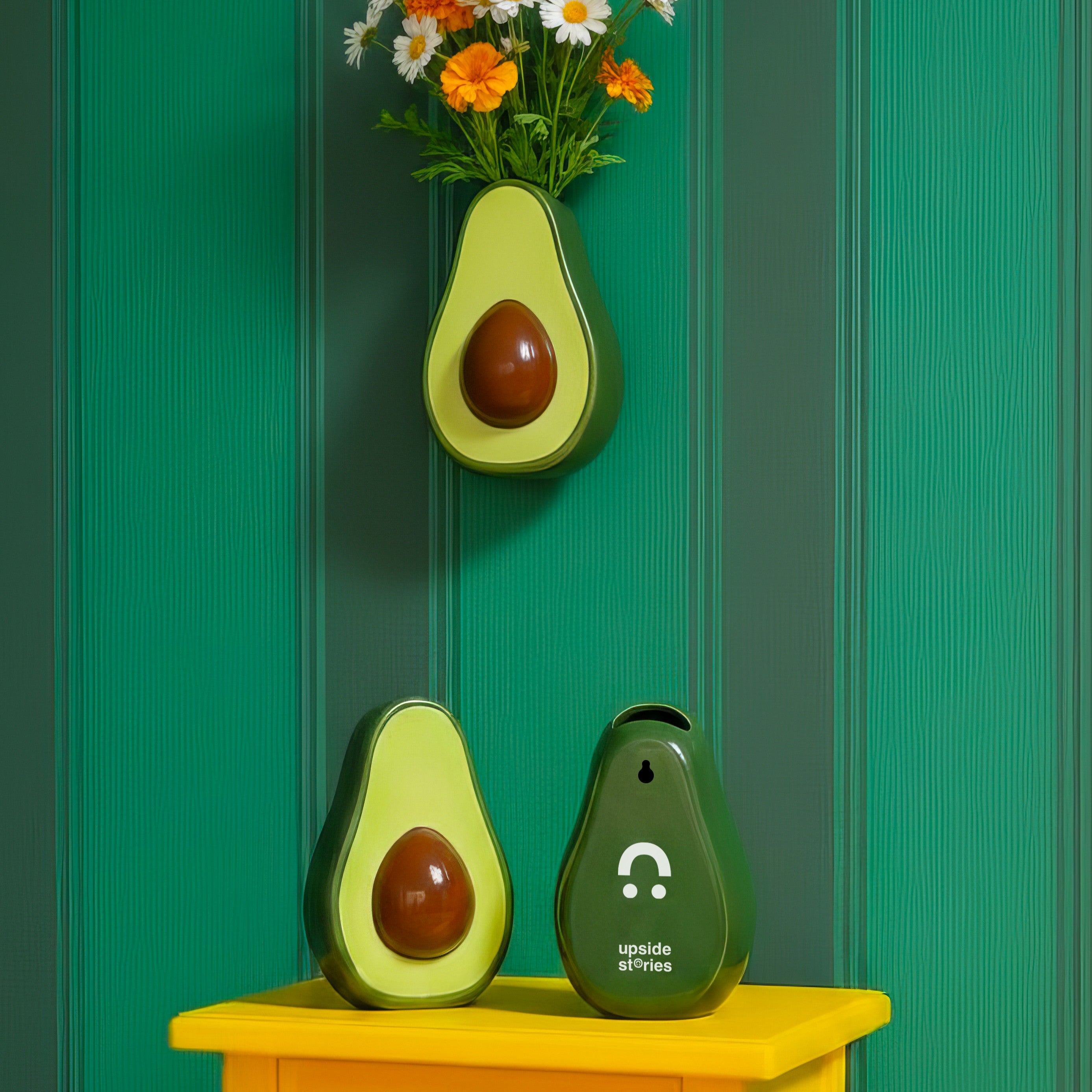 vase avocat upside stories posé et accroché